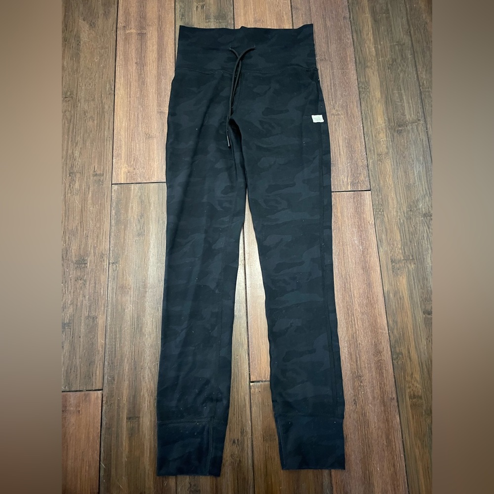 vuori daily leggings black camo XS